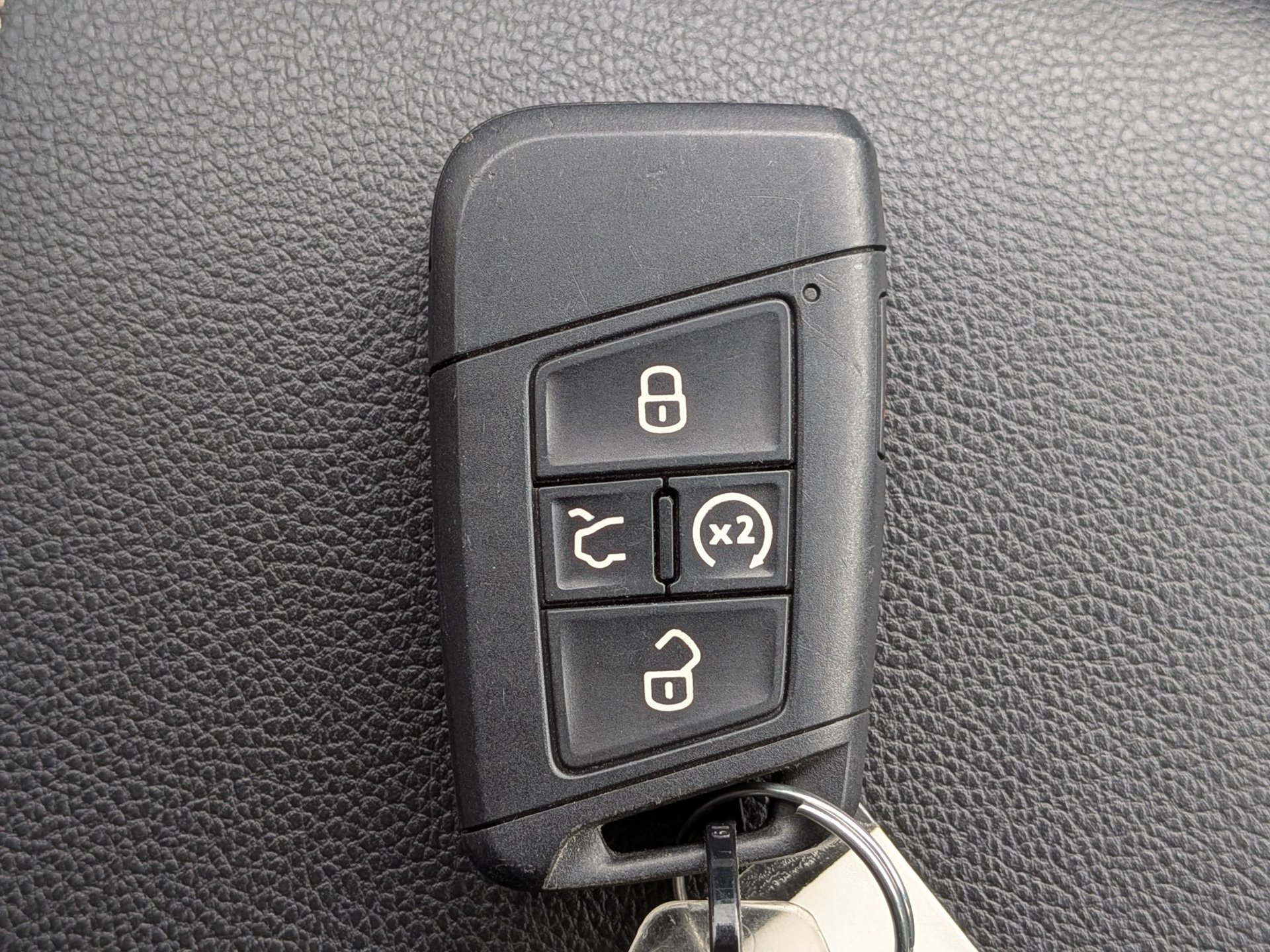 Used 2024 Volkswagen Tiguan SE FWD image 30