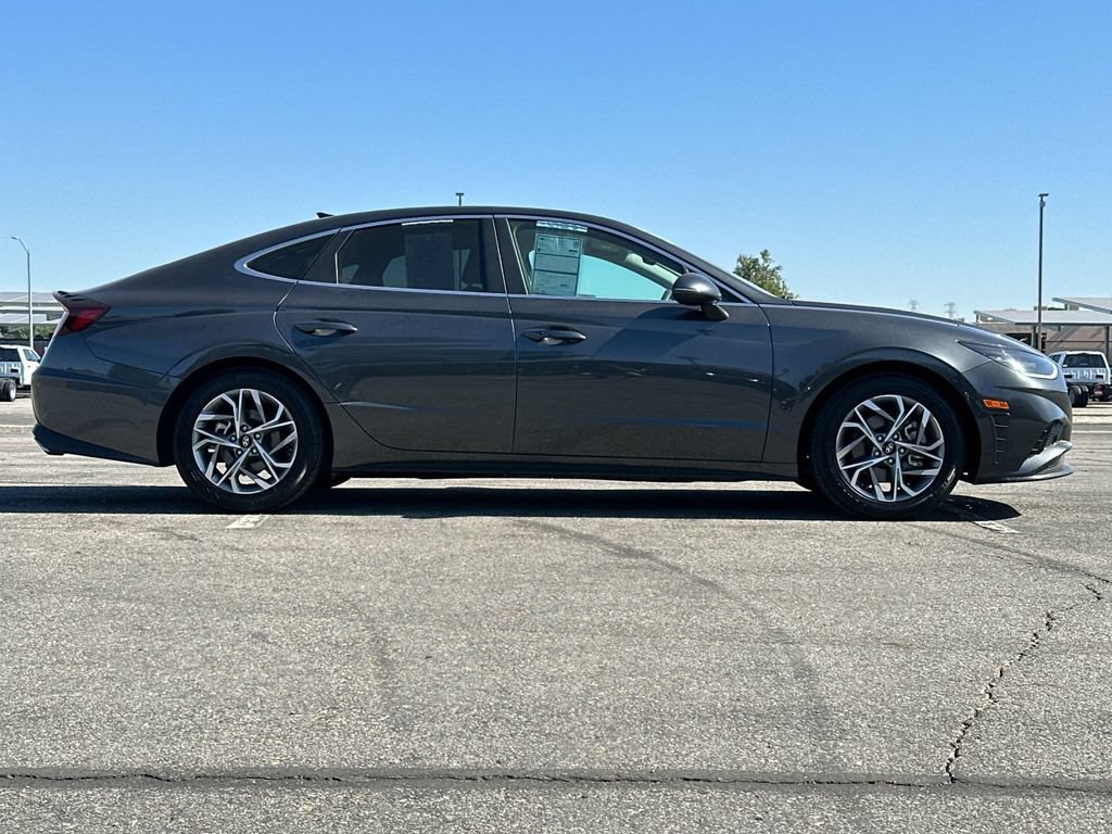 Used 2023 Hyundai Sonata SEL FWD image 2