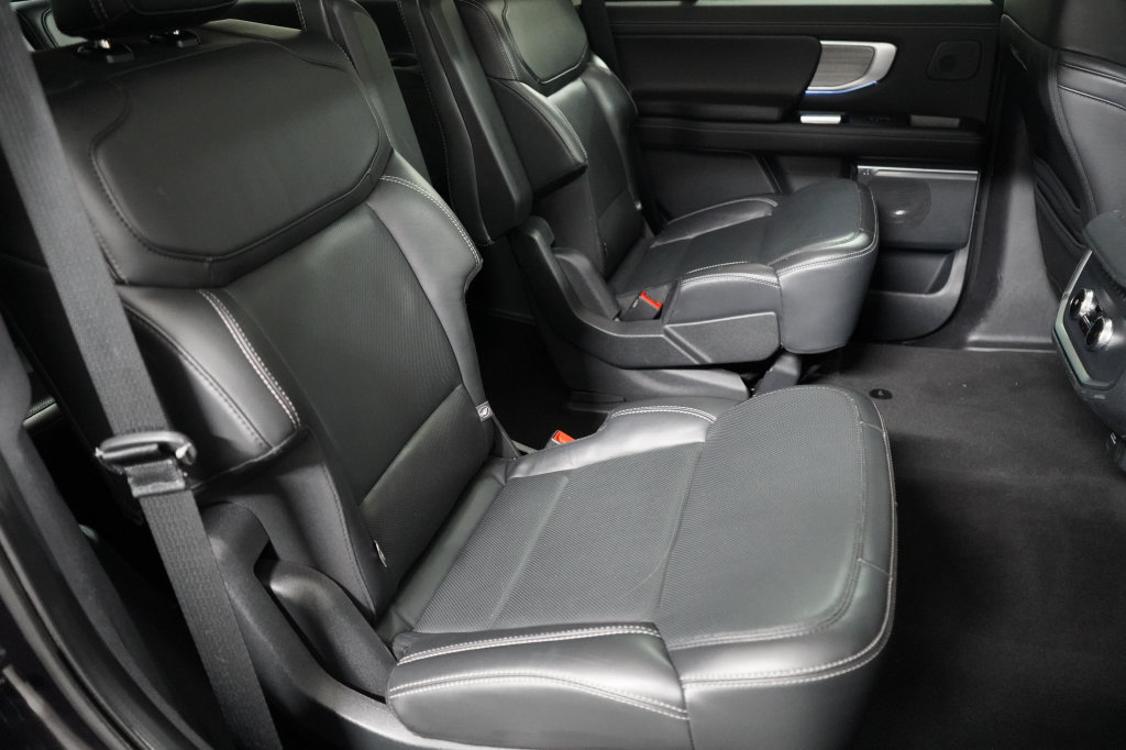 Certified 2025 Ford Expedition Platinum w/ Driver's Package AWD/4WD image 24