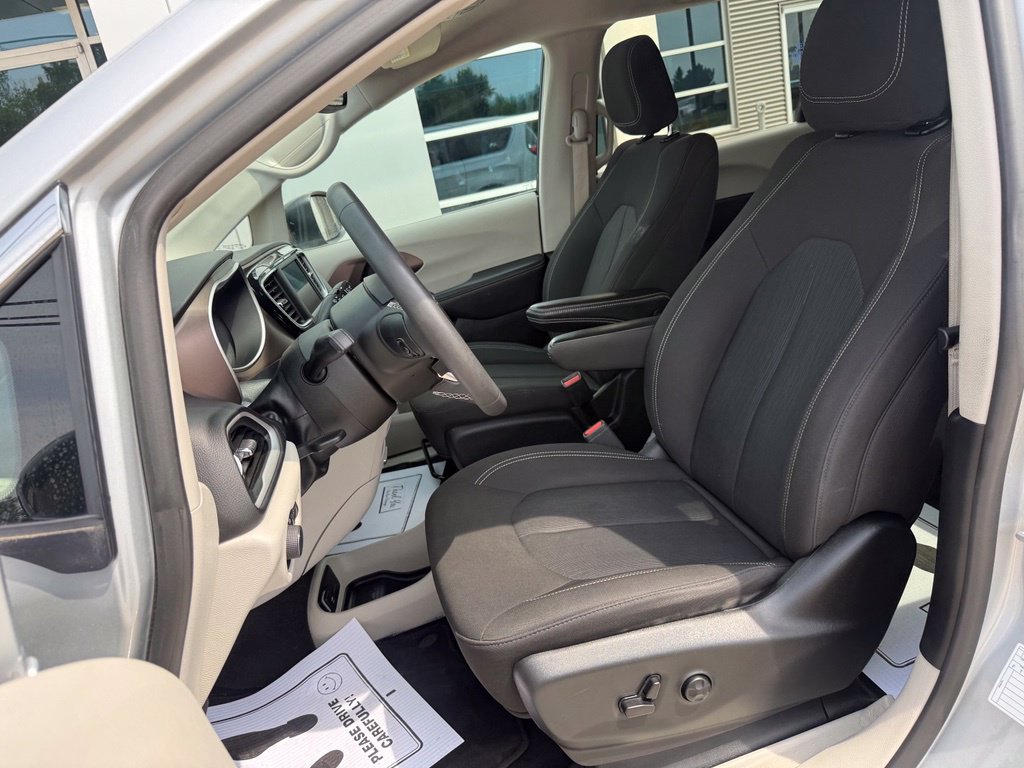 Used 2024 Chrysler Voyager LX FWD image 25