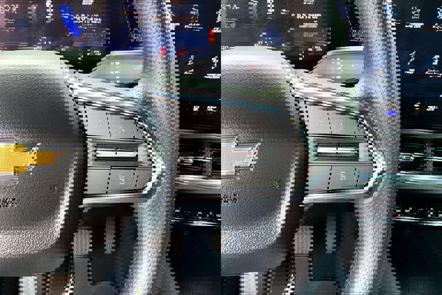 Used 2025 Chevrolet Equinox EV LT image 20