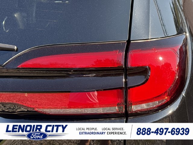 Used 2024 Chrysler Pacifica Touring-L FWD image 7