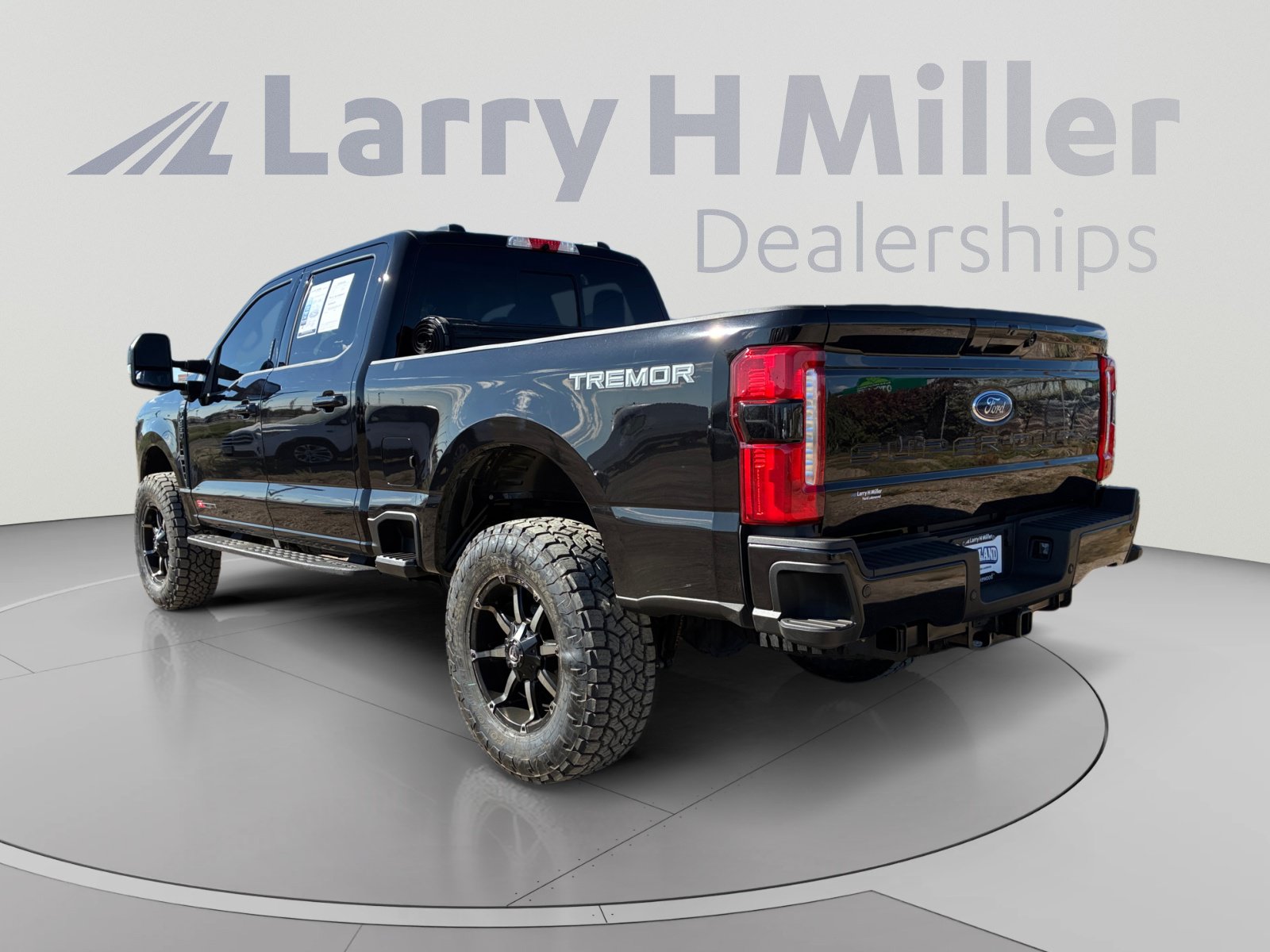 Certified 2024 Ford F250 Lariat w/ Lariat Ultimate Package AWD/4WD image 3