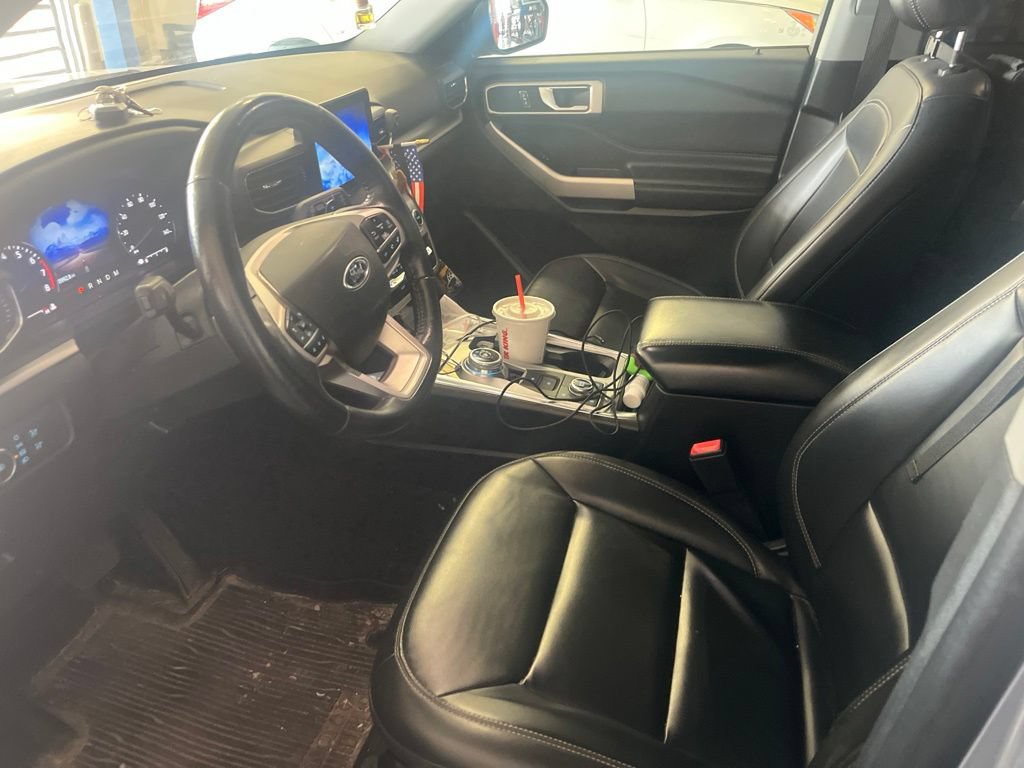 Certified 2021 Ford Explorer XLT w/ Equipment Group 202A AWD/4WD image 4