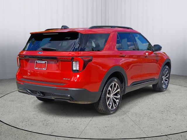 Certified 2025 Ford Explorer ST-Line AWD/4WD image 3