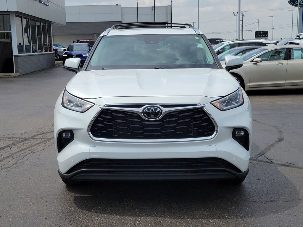 Used 2024 Toyota Highlander Limited AWD/4WD image 8