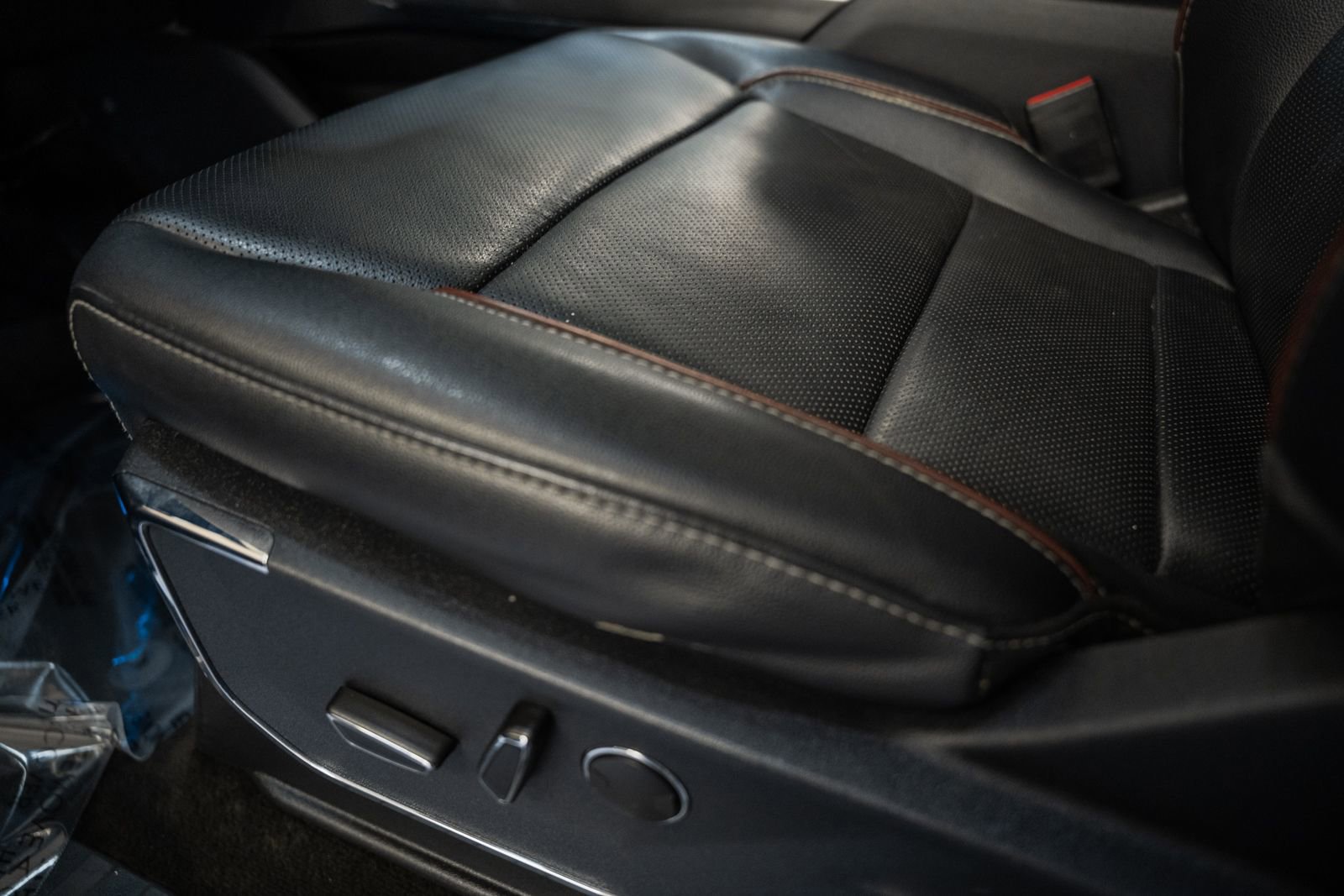 Certified 2023 Ford F150 Lariat w/ Equipment Group 502A High image 38