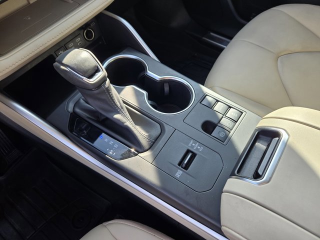 Used 2023 Toyota Highlander XLE image 17