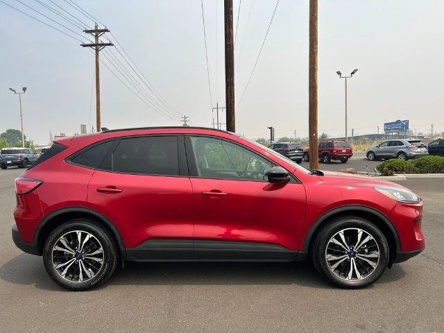 Certified 2022 Ford Escape SE w/ SE Sport Appearance Package AWD/4WD image 4