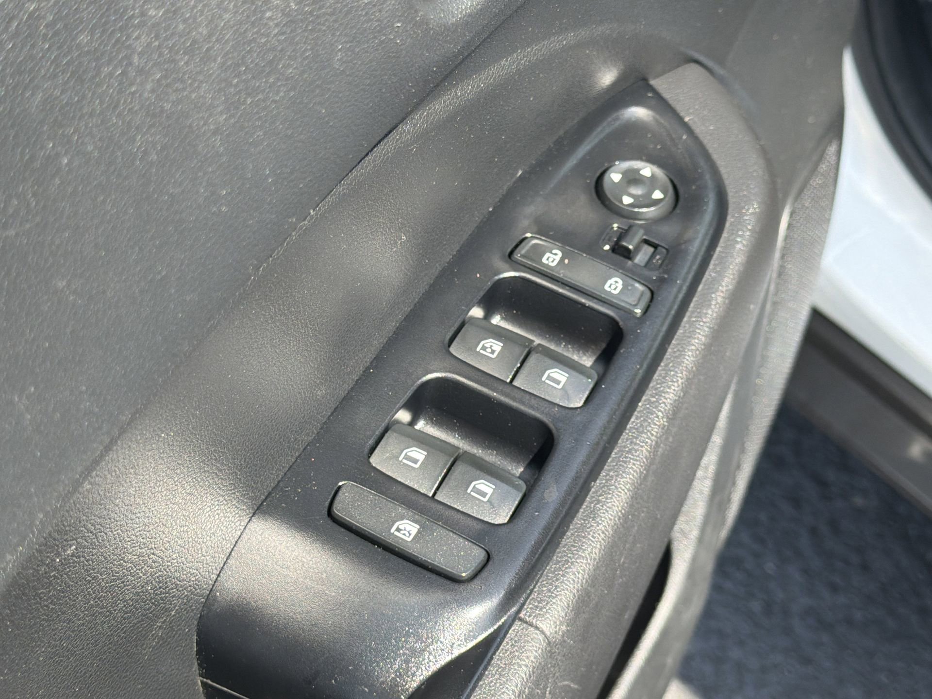 Used 2023 Hyundai Venue SEL FWD image 18