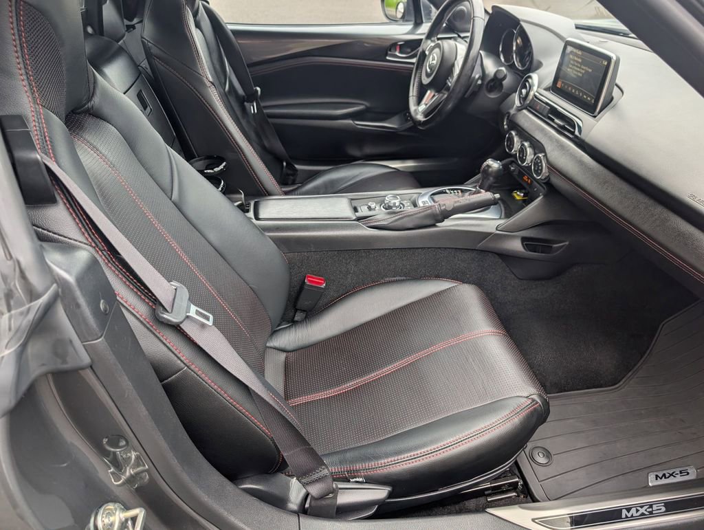 Used 2017 MAZDA MX-5 Miata RF Grand Touring RWD image 17