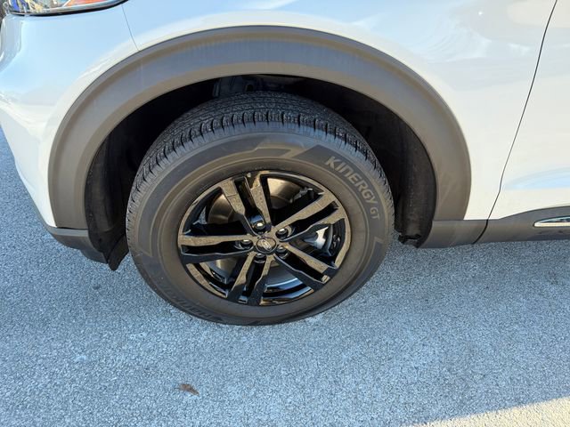 Certified 2022 Ford Explorer XLT w/ Equipment Group 202A image 25
