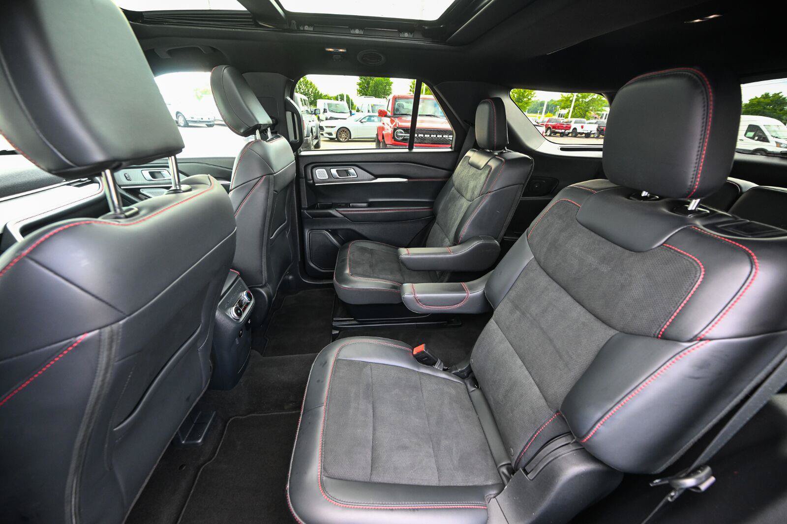 Certified 2025 Ford Explorer ST AWD/4WD image 24