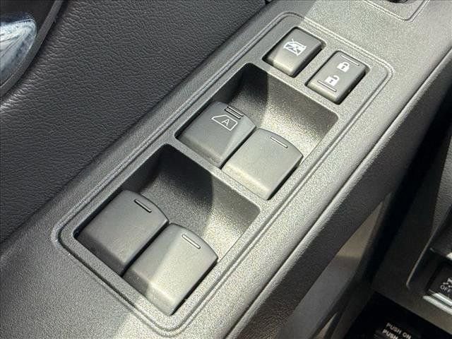 Used 2025 Nissan Frontier SV w/ SV Convenience Package image 17