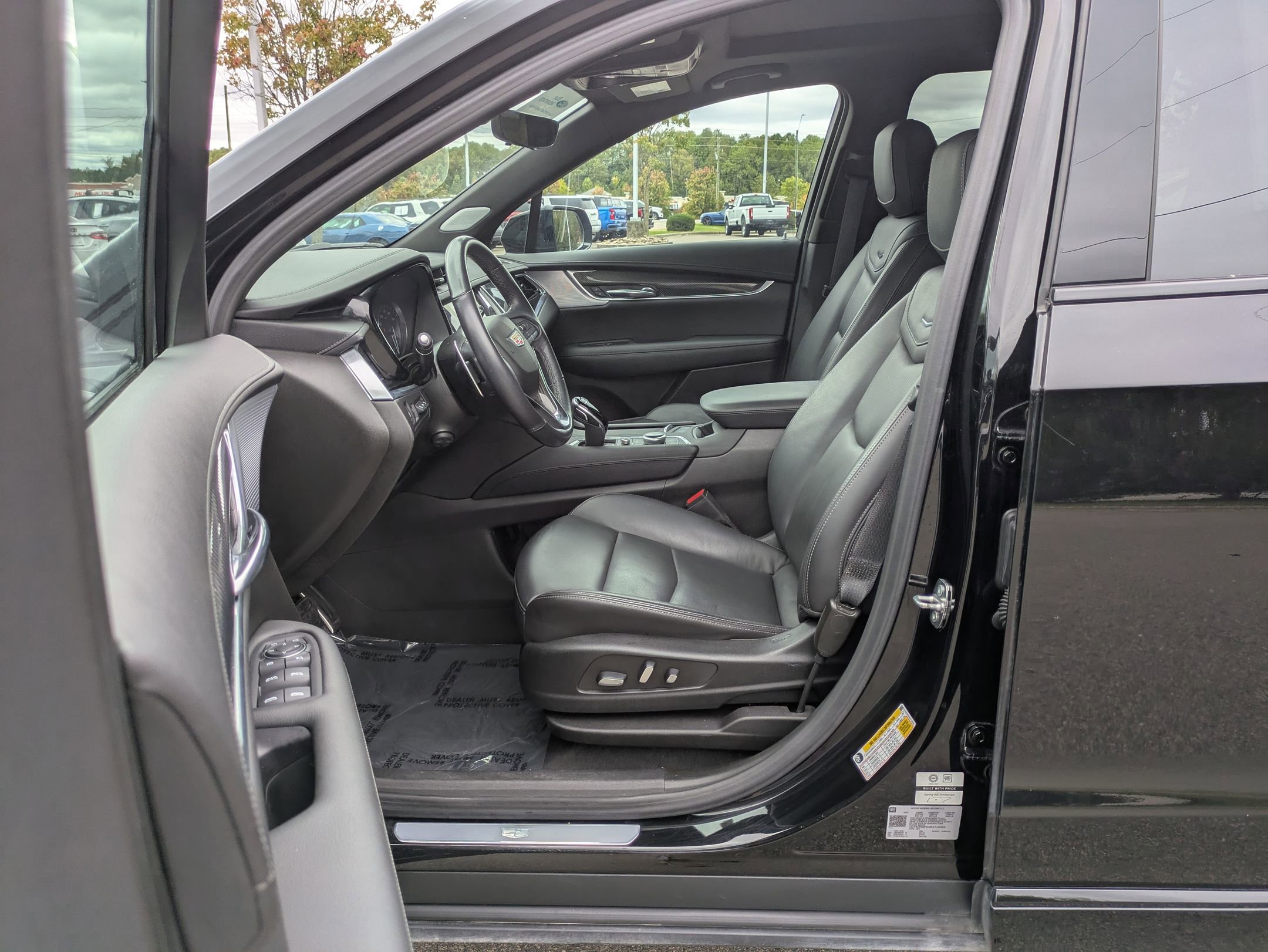 Used 2024 Cadillac XT6 Sport w/ LPO, Onyx Lite Package image 17