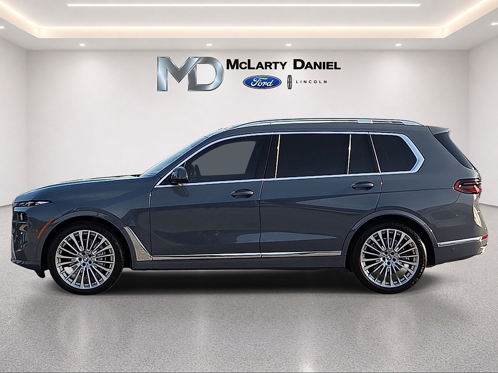 Used 2024 BMW X7 xDrive40i AWD/4WD image 3