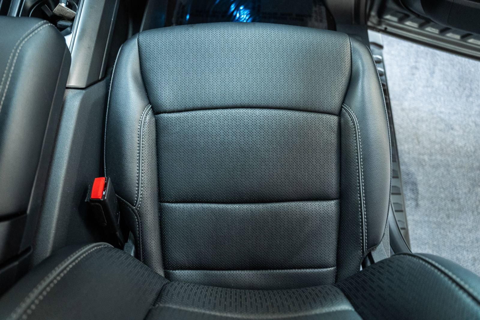 Certified 2024 Ford F150 Lariat image 39