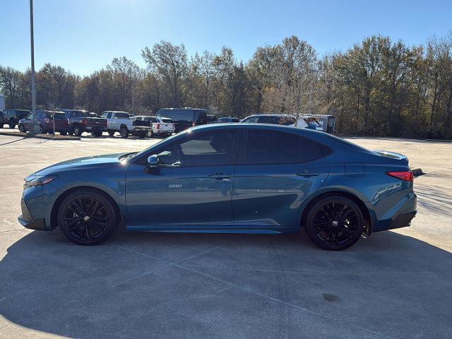 Used 2025 Toyota Camry SE w/ Convenience Package image 2