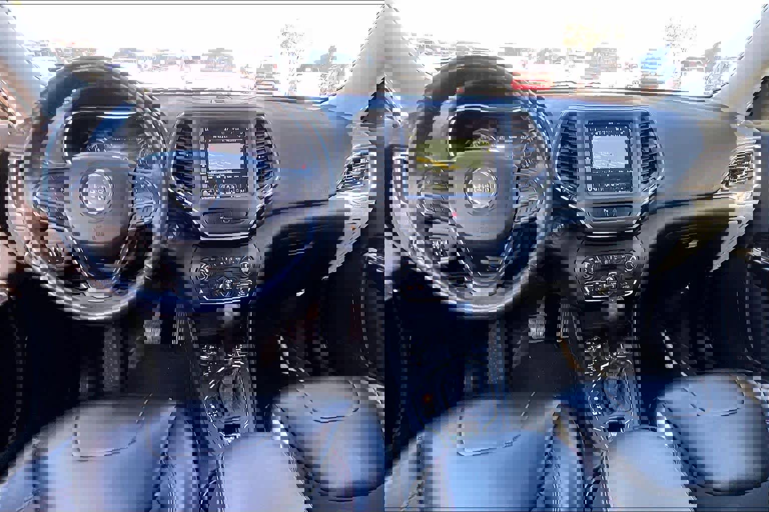 Used 2019 Jeep Cherokee Trailhawk w/ Cold Weather Group image 15