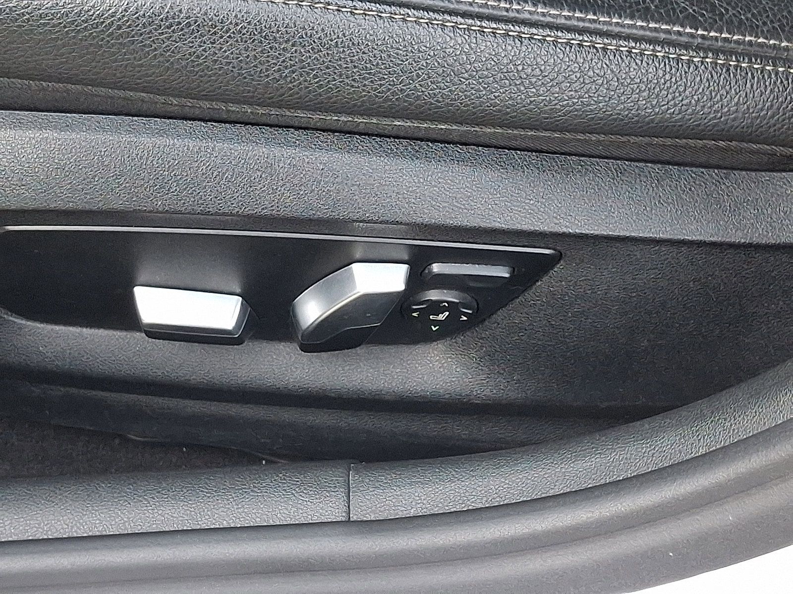 Used 2019 BMW 530i xDrive w/ Convenience Package image 26