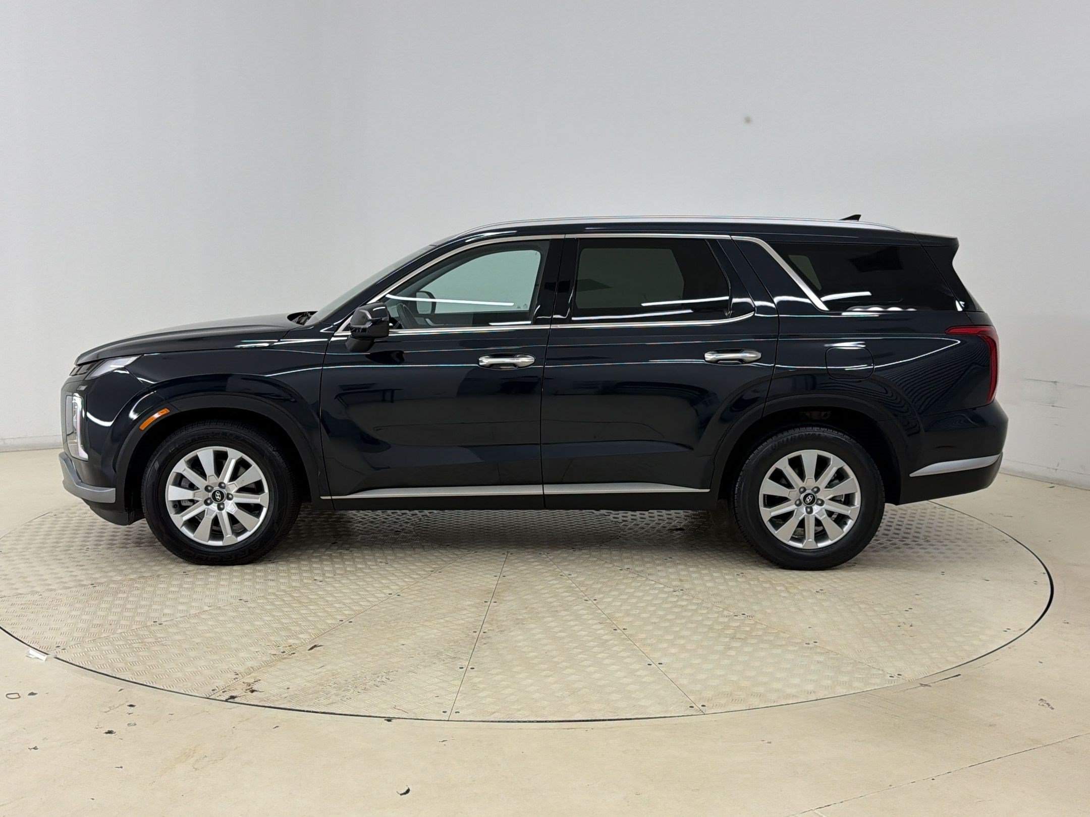 Used 2024 Hyundai Palisade SEL FWD image 2