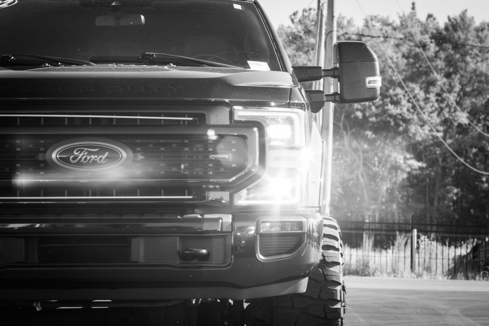 Certified 2022 Ford F250 Lariat w/ Tremor Off-Road Package AWD/4WD image 4