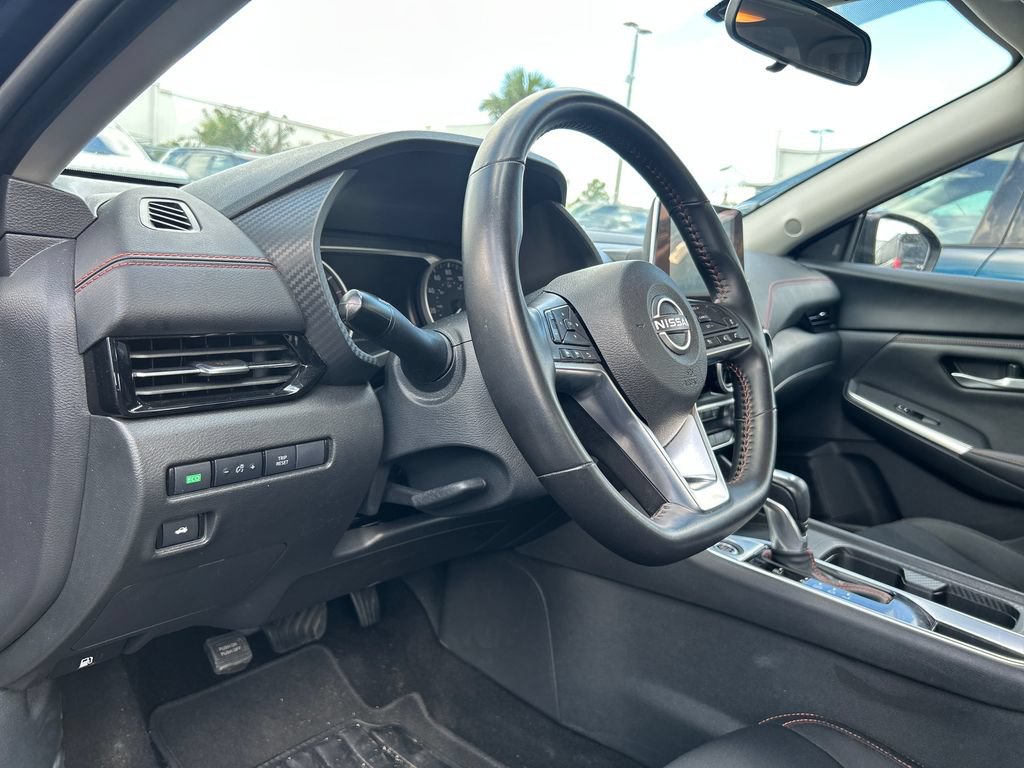 Used 2025 Nissan Sentra SR FWD image 10