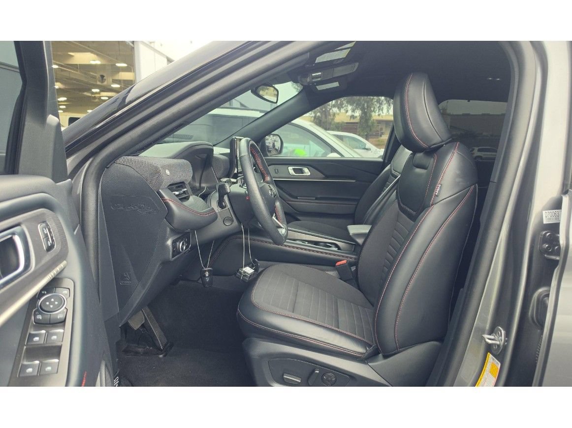 Certified 2025 Ford Explorer ST-Line w/ Premium Package RWD image 4