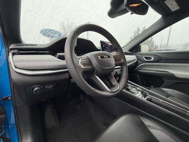 Used 2024 Jeep Compass Latitude image 12