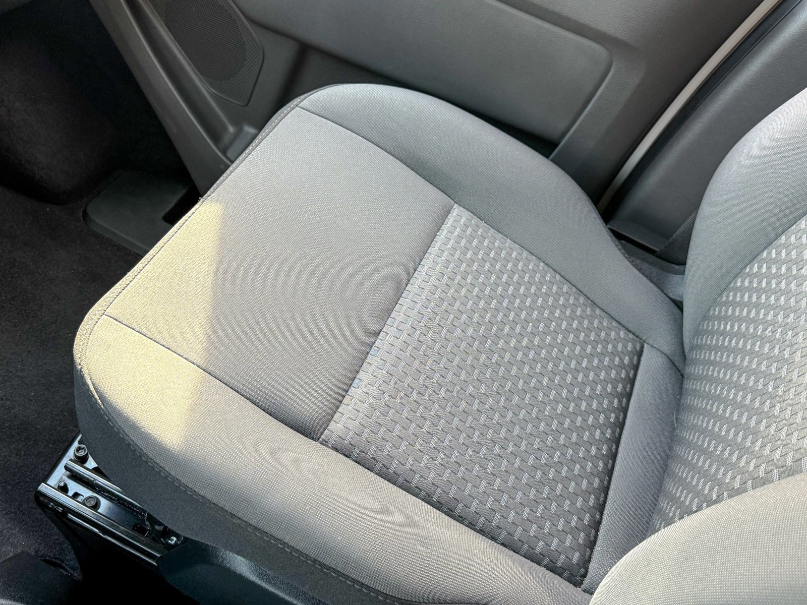 Certified 2025 Ford Transit 350 XLT image 33