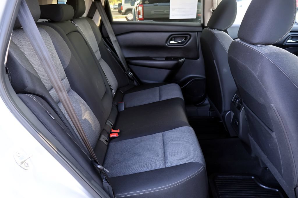 Used 2025 Nissan Rogue SV FWD image 21