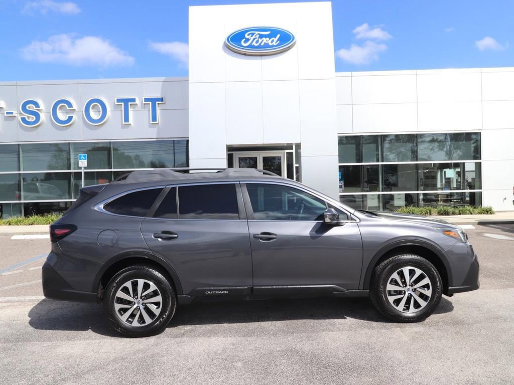 Used 2020 Subaru Outback Premium image 6