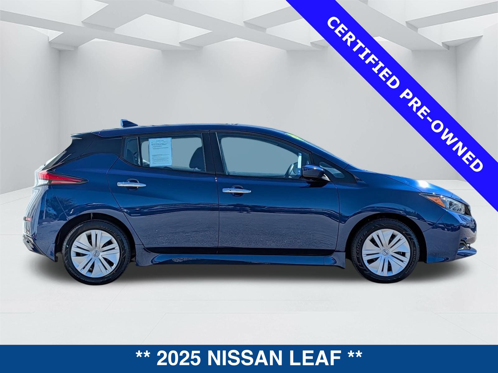 Used 2025 Nissan Leaf S FWD image 4