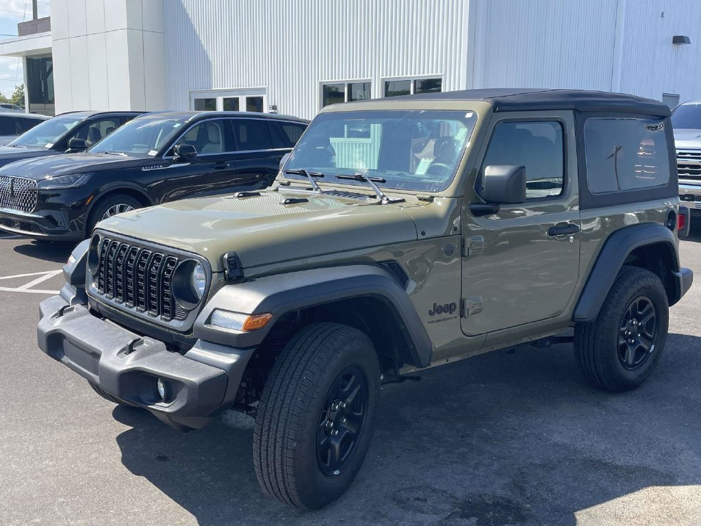 Used 2025 Jeep Wrangler Sport AWD/4WD image 7
