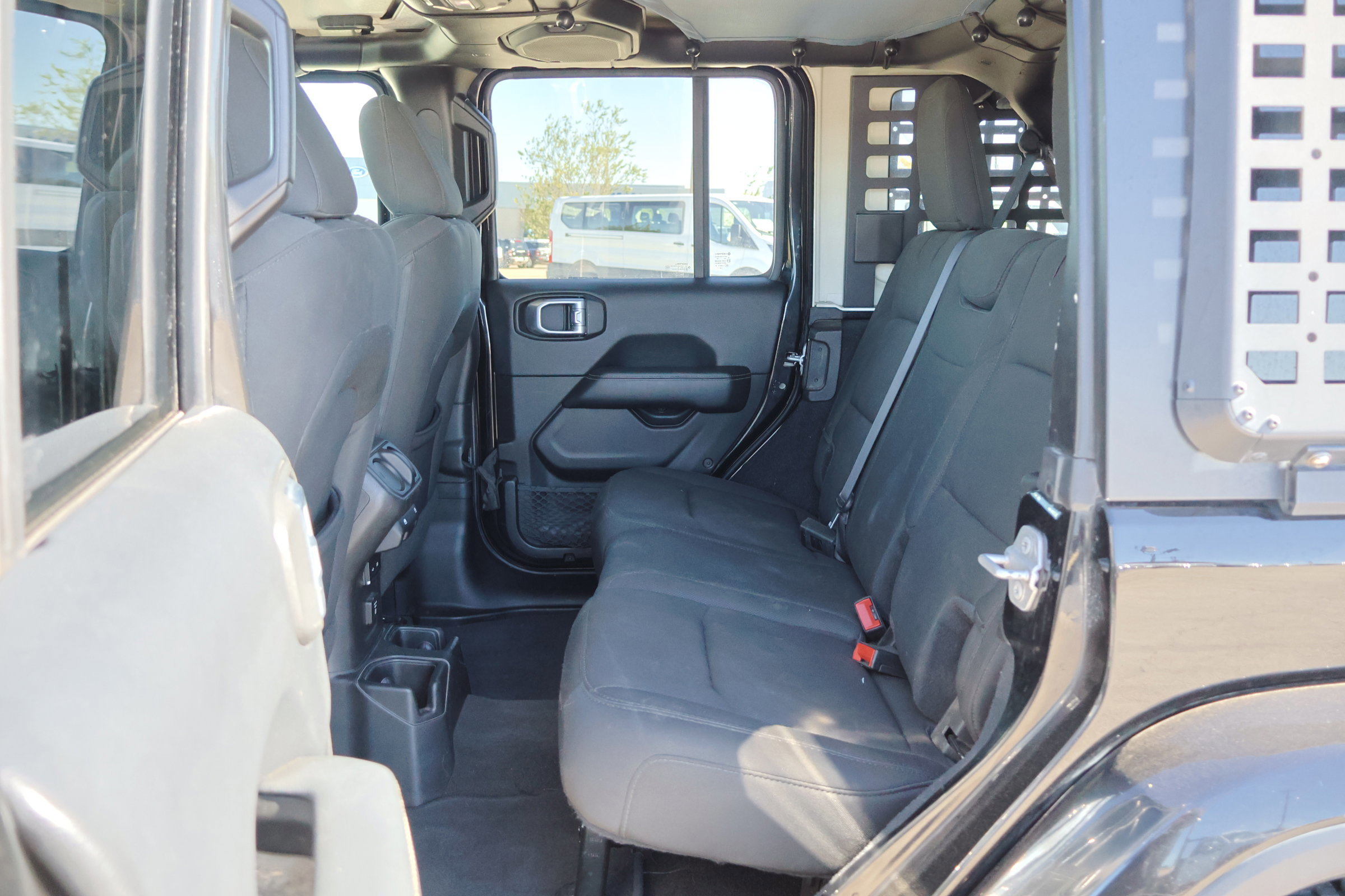 Used 2019 Jeep Wrangler Unlimited Sahara image 30