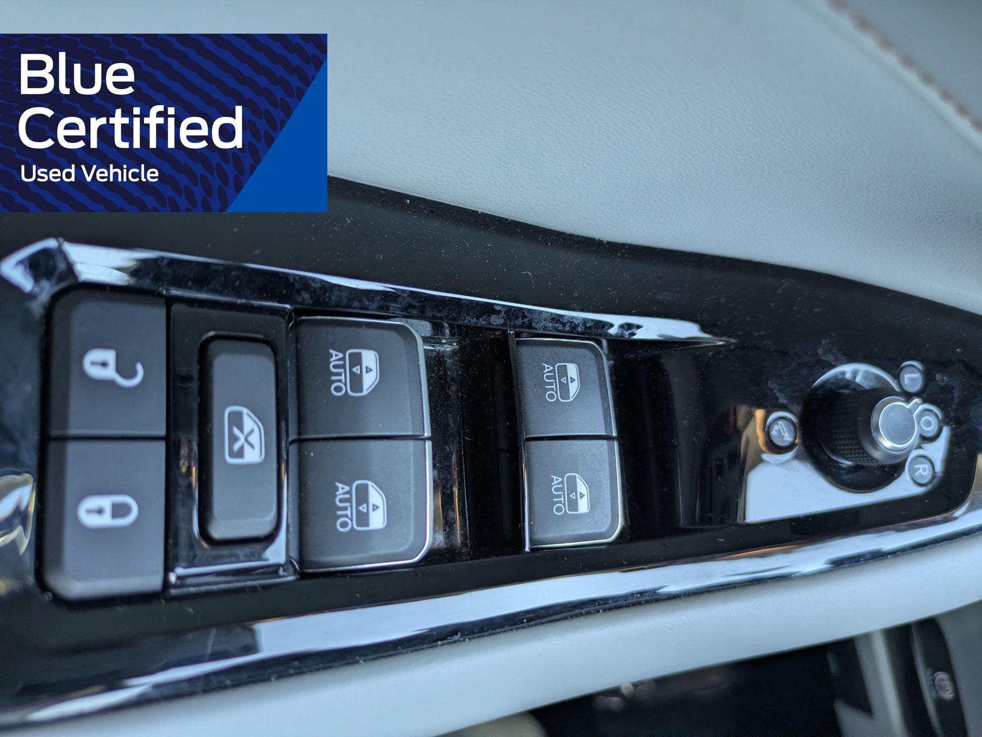 Used 2022 Jeep Grand Cherokee Overland w/ Luxury Tech Group IV AWD/4WD image 30
