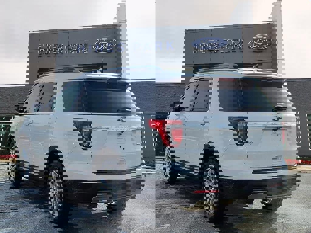 Certified 2019 Ford Explorer XLT w/ Equipment Group 202A image 3