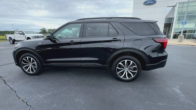Certified 2025 Ford Explorer ST-Line AWD/4WD image 5