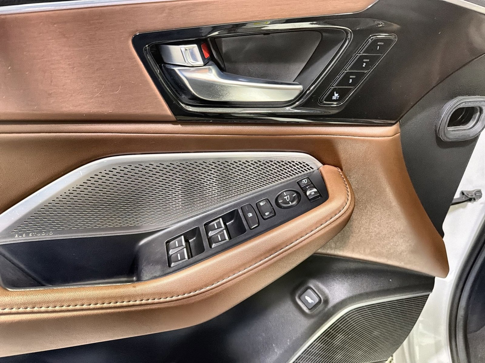 Used 2023 Acura MDX SH-AWD w/ Technology Package image 44