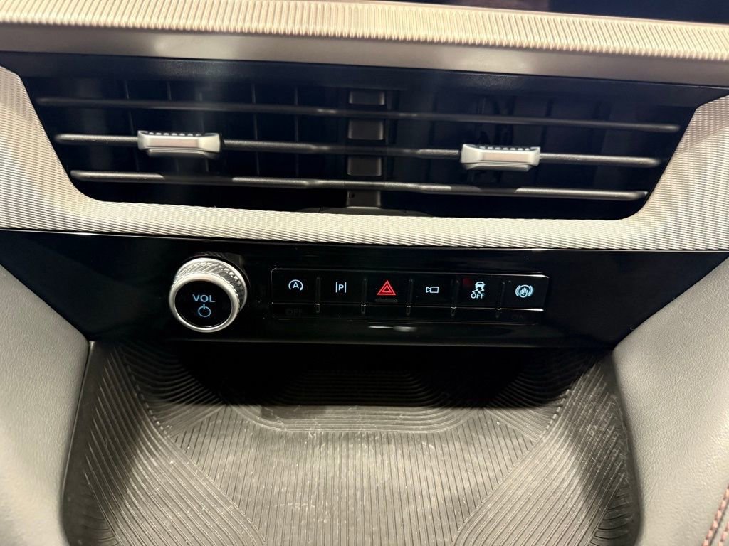 Certified 2025 Ford Explorer Active image 38