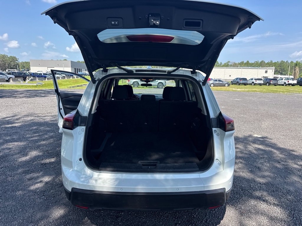 Used 2025 Nissan Rogue SV AWD/4WD image 18