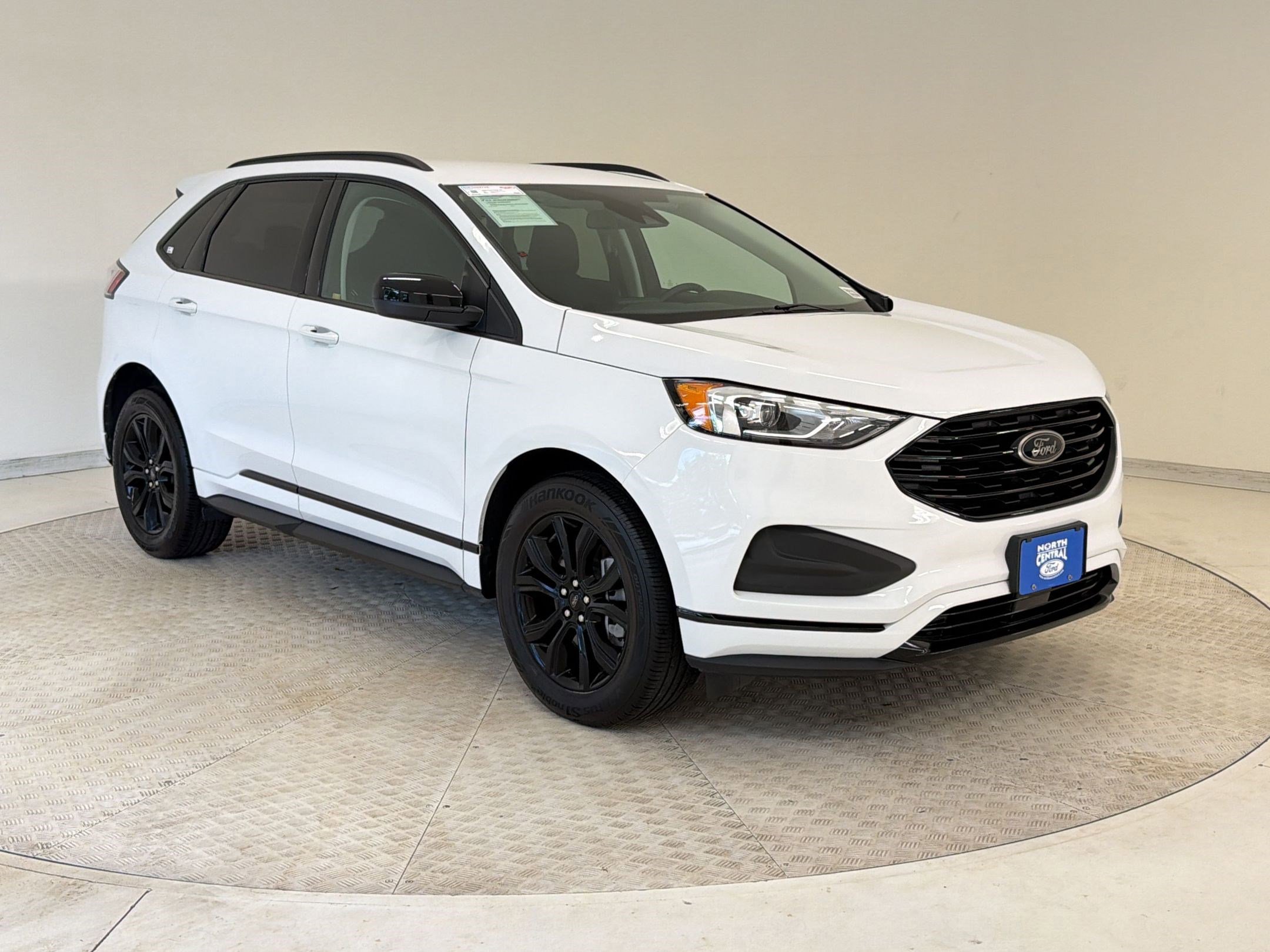 Certified 2024 Ford Edge SE w/ Black Appearance Package image 7