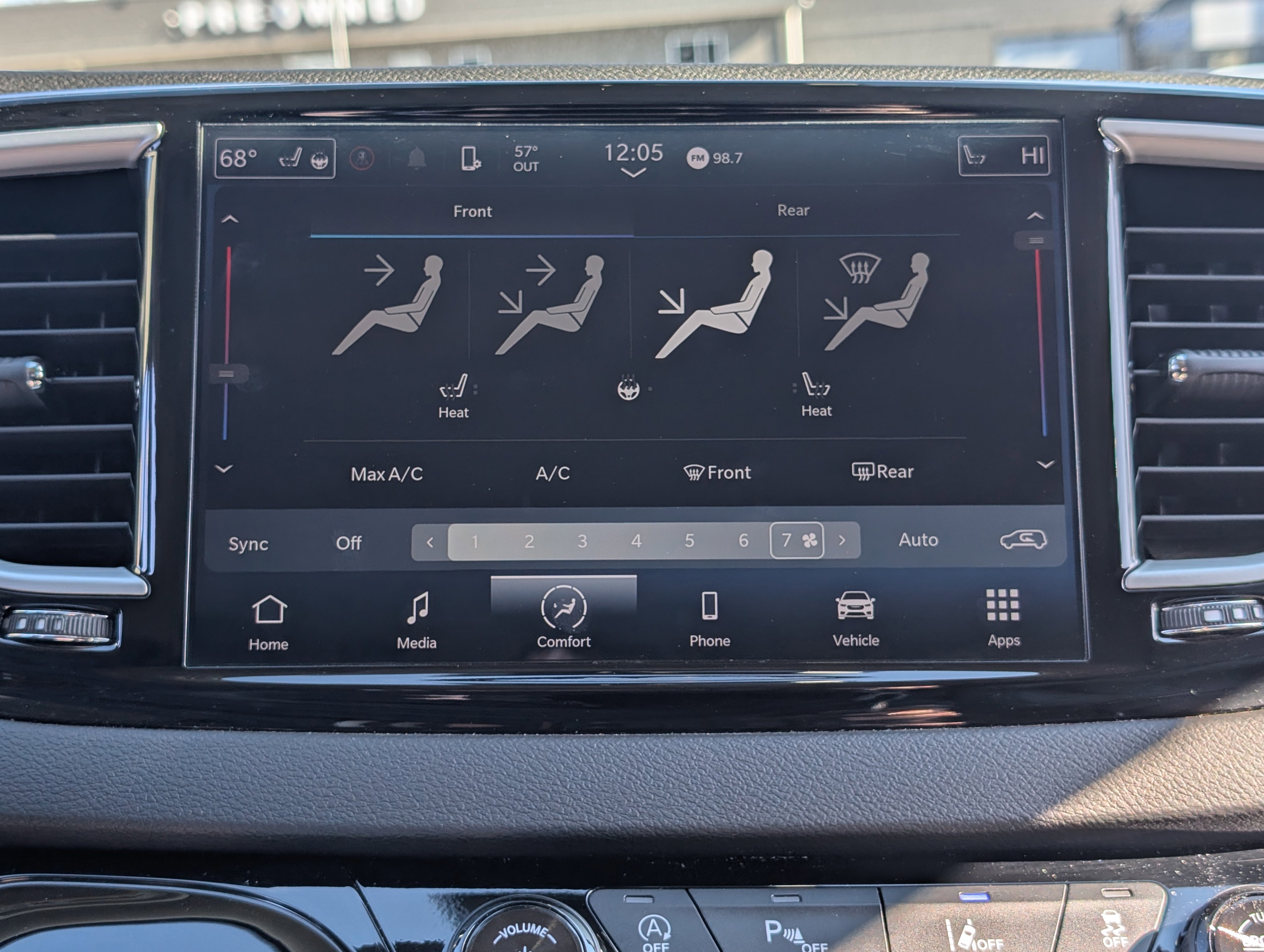 Used 2024 Chrysler Pacifica Touring-L image 31