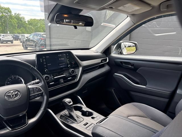 Used 2021 Toyota Highlander LE AWD/4WD image 37