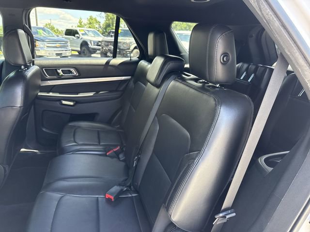 Certified 2018 Ford Explorer XLT w/ Equipment Group 202A FWD image 29