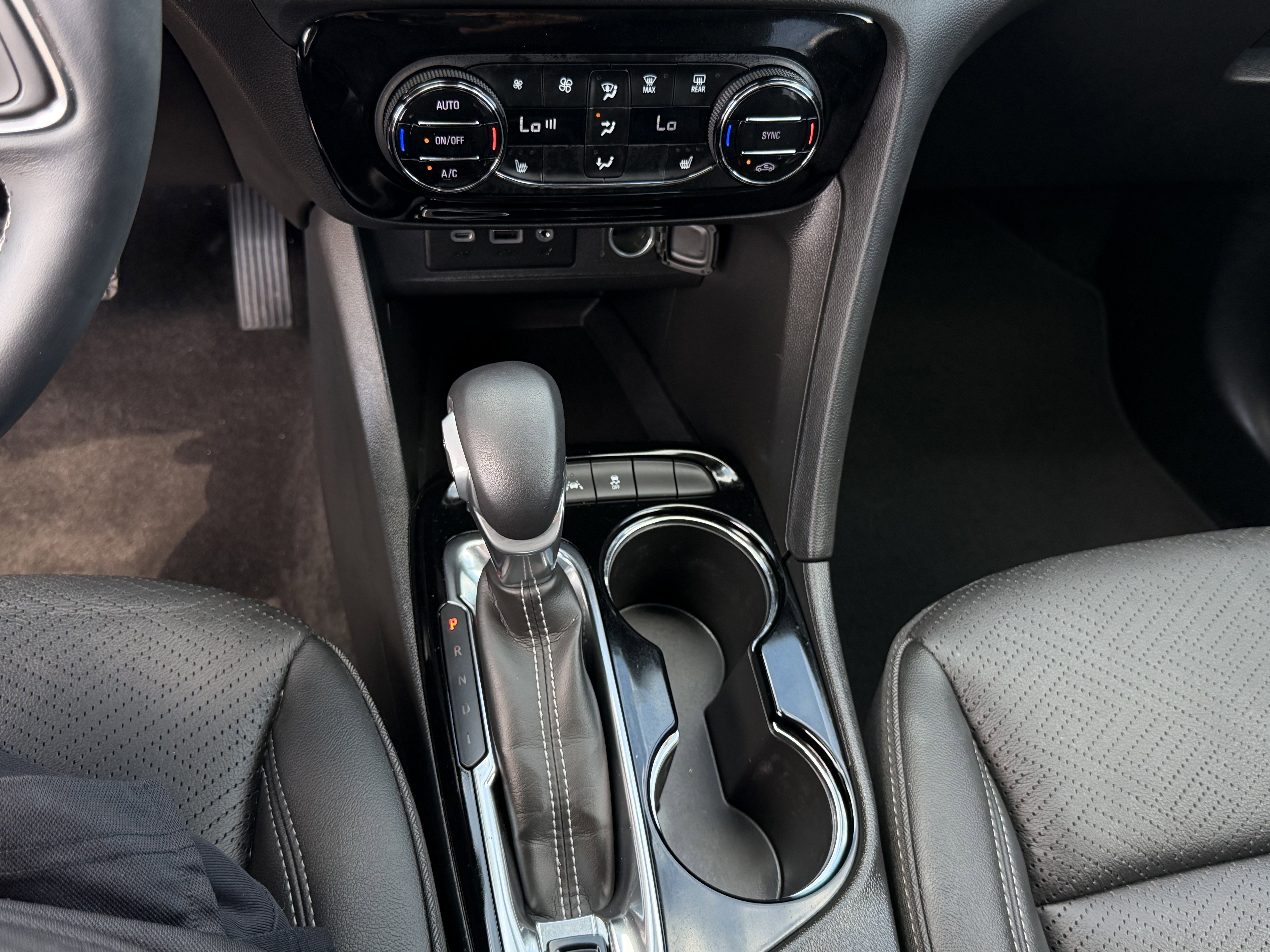 Used 2023 Buick Encore GX Essence w/ Experience Buick Package FWD image 22