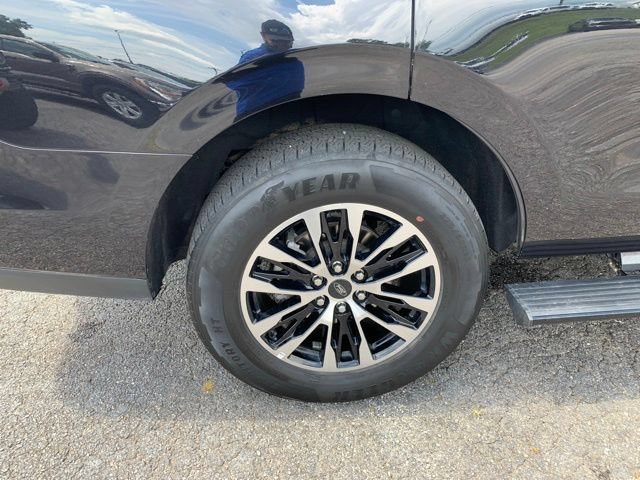 Certified 2025 Ford Expedition Platinum AWD/4WD image 39