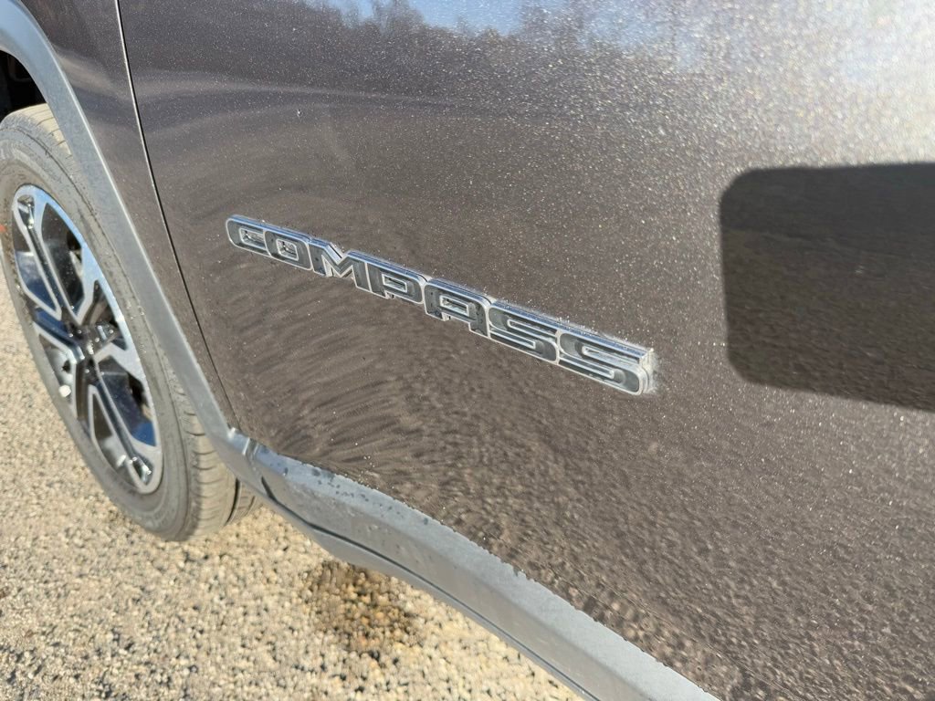 Used 2024 Jeep Compass Limited image 10