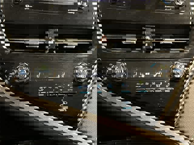 Used 2023 Toyota Camry SE image 12