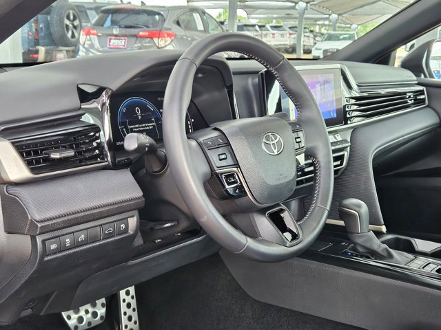 Used 2025 Toyota Camry SE image 10